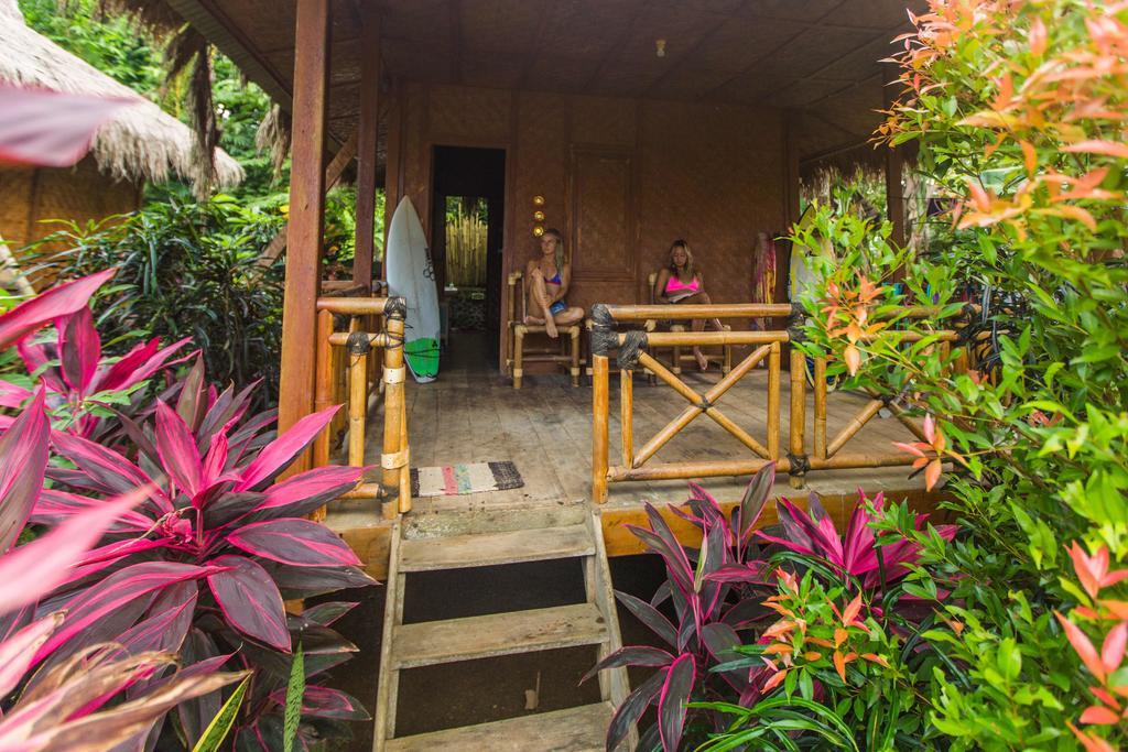 Hotel Mojosurf Camp Red Island Pasanggaran Exterior foto