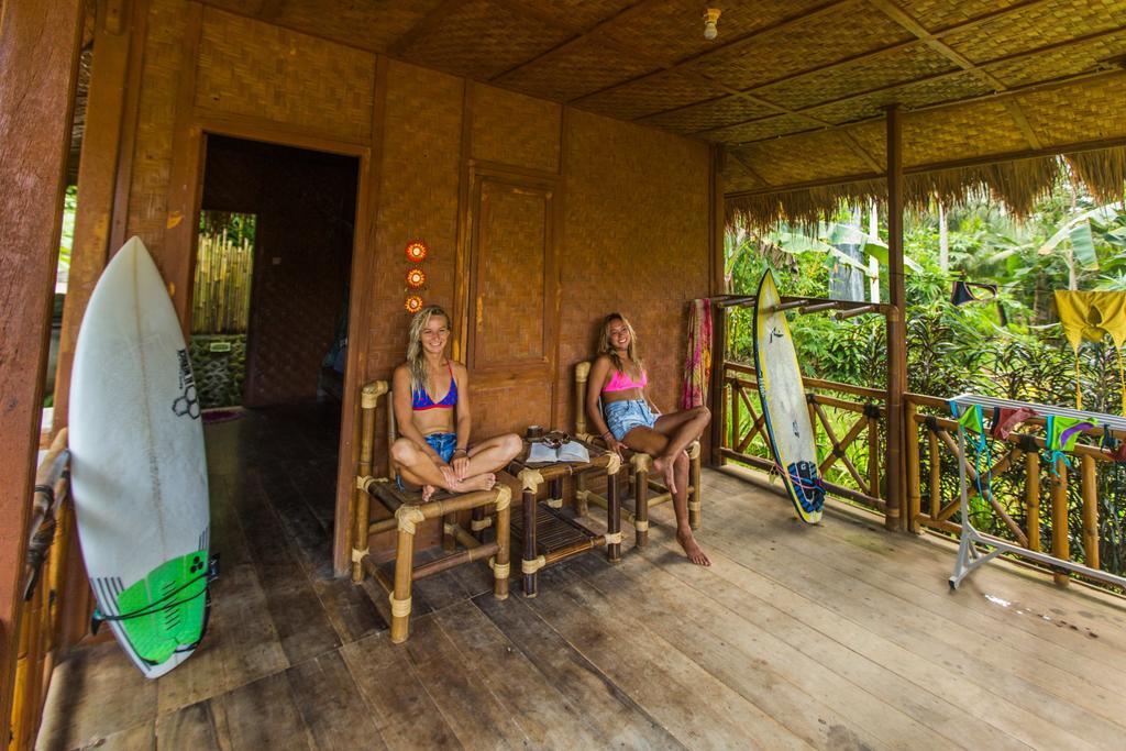 Hotel Mojosurf Camp Red Island Pasanggaran Exterior foto