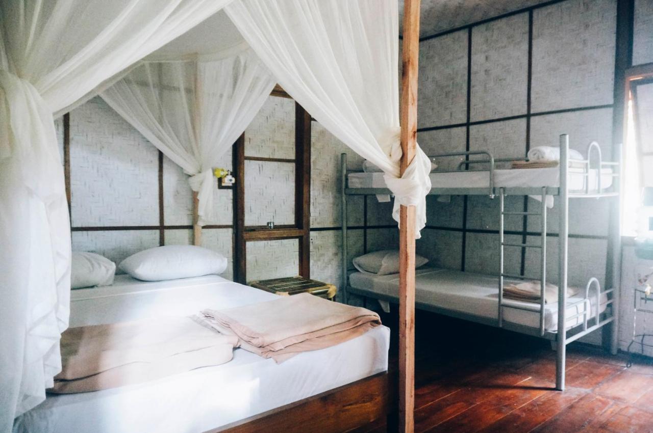 Hotel Mojosurf Camp Red Island Pasanggaran Exterior foto